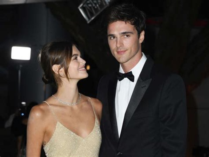 Jacob Elordi & Kaia Gerber Spotted Holding Hands In NYC — Photos – Hollywood Life