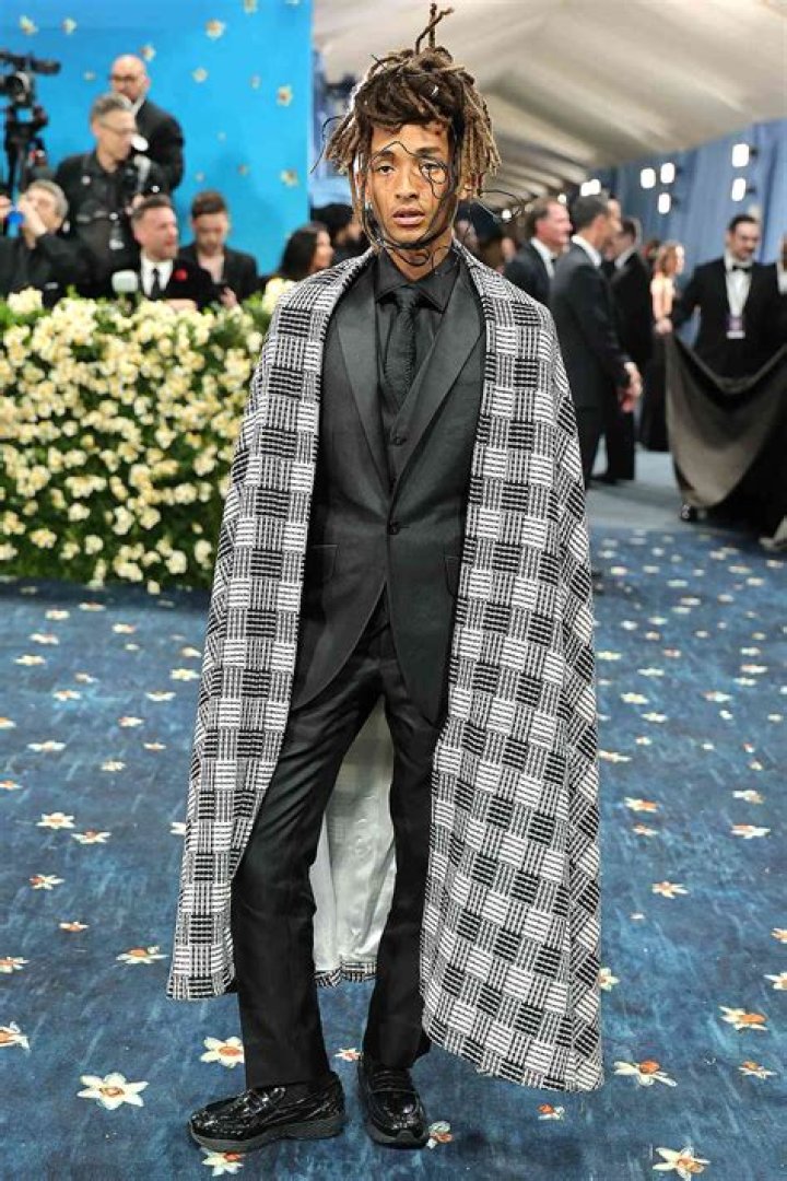 His Reason For Wearing Girl’s Clothes – Hollywood Life