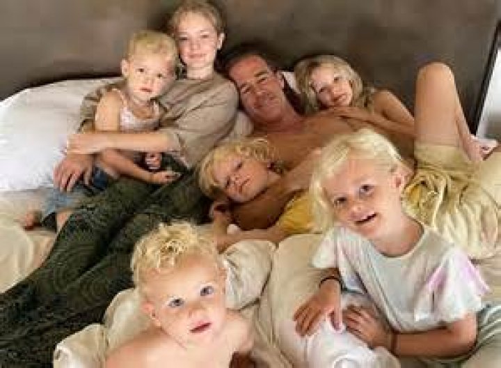 Everything To Know About His 6 Kids – Hollywood Life