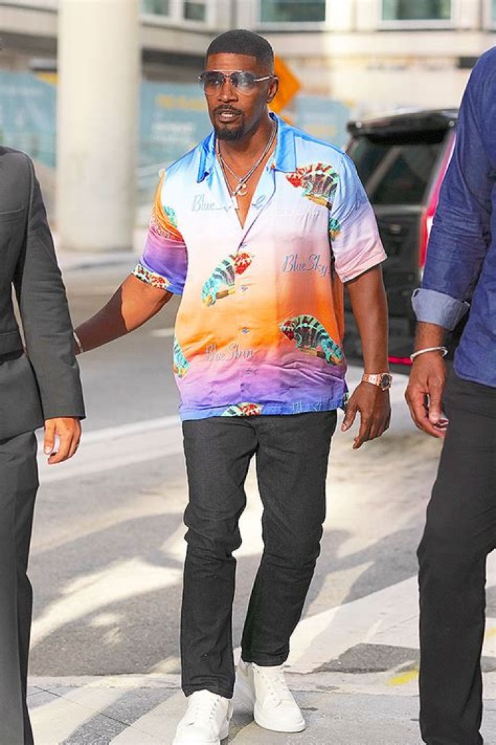 Jamie Foxx Reportedly Undergoing Physical Therapy In Chicago – Hollywood Life