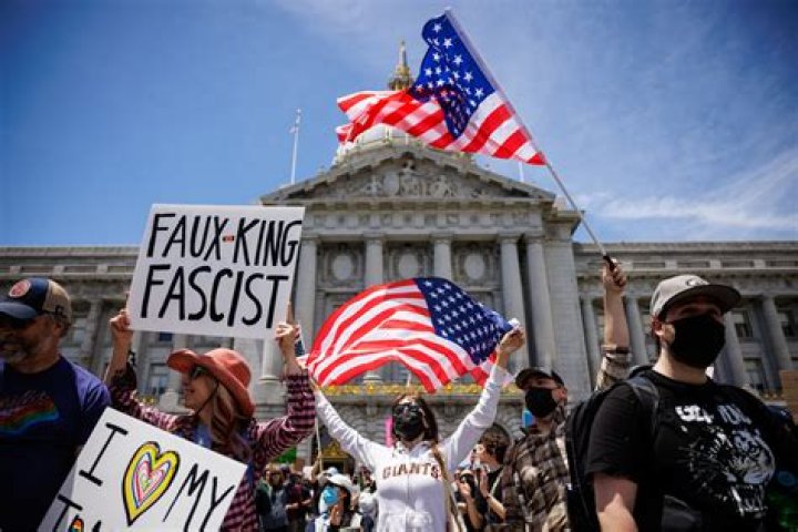 Jamie Foxx Sings During George Floyd Protest In San Francisco: Watch – Hollywood Life