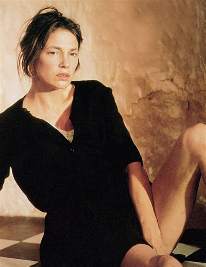 Photos Of The Late Singer & Actress – Hollywood Life