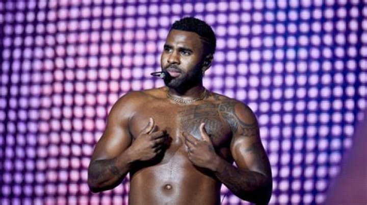 Jason Derulo Claps Back After Instagram Removes ‘Anaconda’ Photo – Hollywood Life