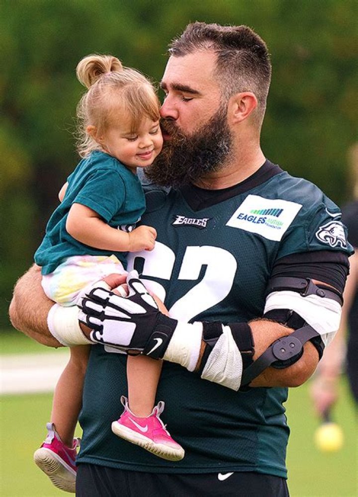 Jason Kelce’s Wife & 2 Kids Attend Super Bowl 2023: Photos – Hollywood Life
