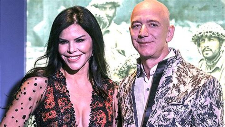 Jeff Bezos & Lauren Sanchez Engaged After Two Years Of Dating – Hollywood Life