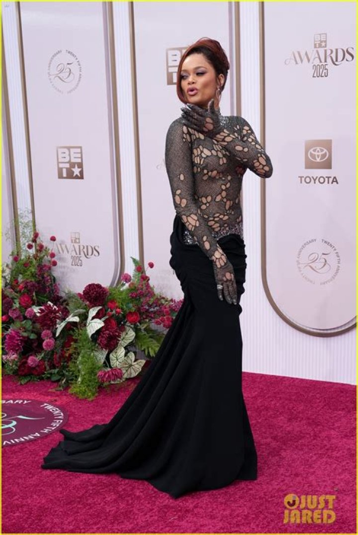 Jennifer Hudson Channels Aretha Franklin To Sing ‘Young, Gifted & Black’ At BET Awards