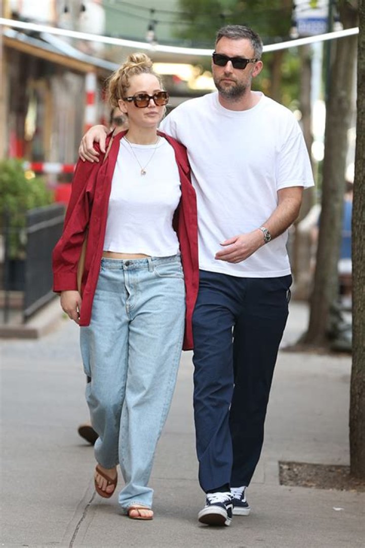 Jennifer Lawrence & Husband Cooke Maroney Grab Dinner In New York City – Hollywood Life