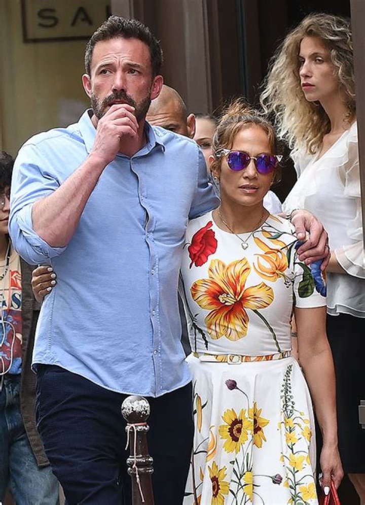 Jennifer Lopez Shows Fake Arm Tattoo On Set Of Ben Affleck’s Movie – Hollywood Life