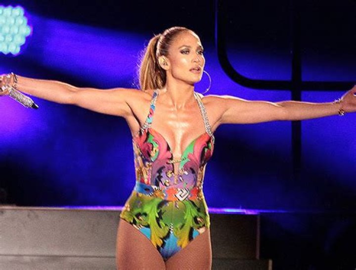 Jennifer Lopez Soaks In A Bathtub With Hilarious ‘Trolls’ Inspired Hairstyle — See Pic