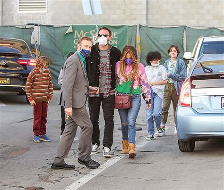 Jennifer Lopez Reveals Her & Ben Affleck’s Kids Moved In With Them: It’s An ‘Emotional Transition’