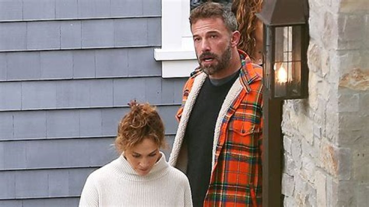 Jennifer Lopez & Ben Affleck Have Meeting With Contractors Of New Home – Hollywood Life