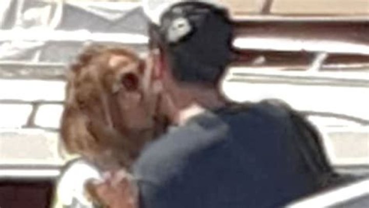 Jennifer Lopez & Ben Affleck Make Out Passionately In Naples After Monte Carlo Visit — Photo