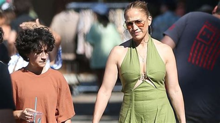 Jennifer Lopez Bonds With Emme, 14, On Sunday Outing At Flea Market: Photos