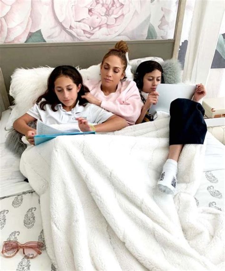 Jennifer Lopez, 50, Looks Gorgeous Makeup Free While Cuddling With Daughter Emme, 12