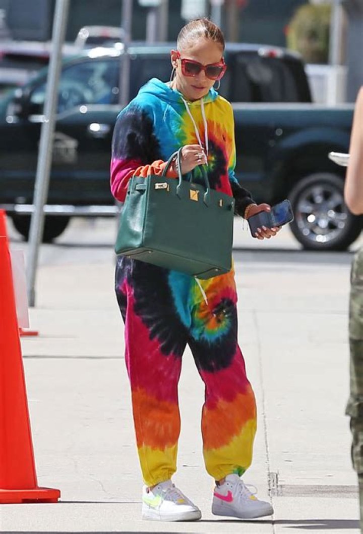 Jennifer Lopez Rocks Rainbow Tie-Dye Sweats In 1st Pic Back In LA After Italy Getaway