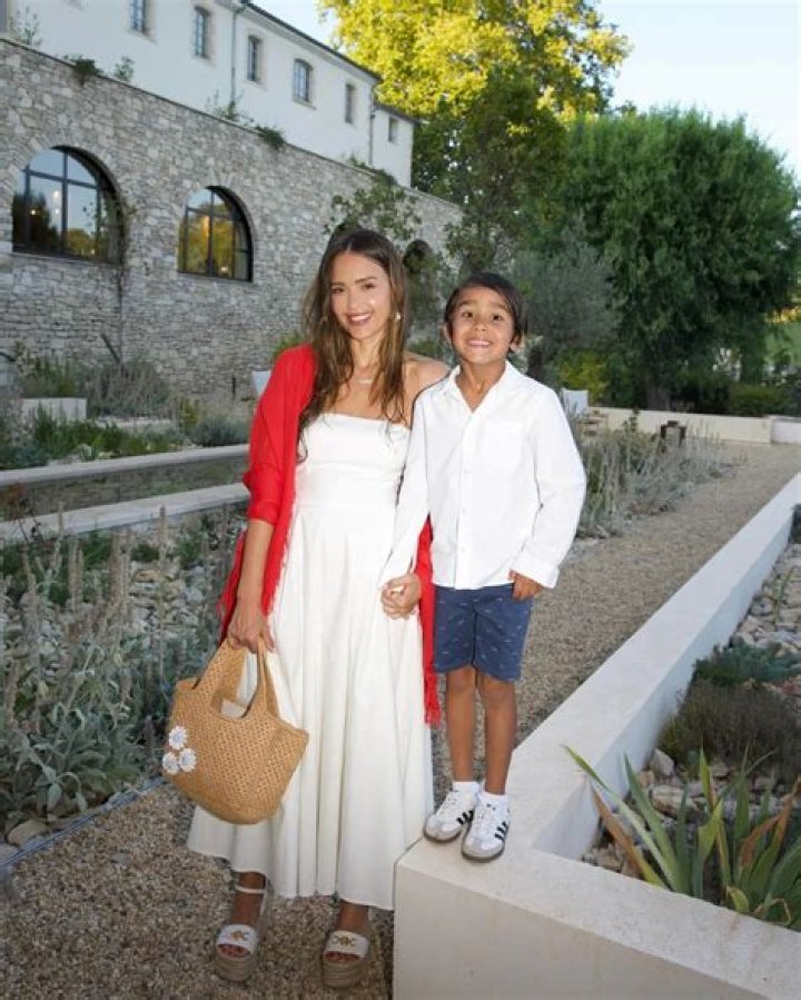 Jessica Alba’s Kids Honor, 14, Haven, 11, & Hayes, 4, Are So Cute In Thanksgiving Photo With Dad Cash Warren