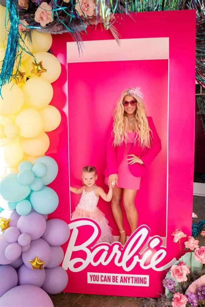 Jessica Simpson Is Barbie In A Pink Dress At Daughter’s 3rd Birthday – Hollywood Life