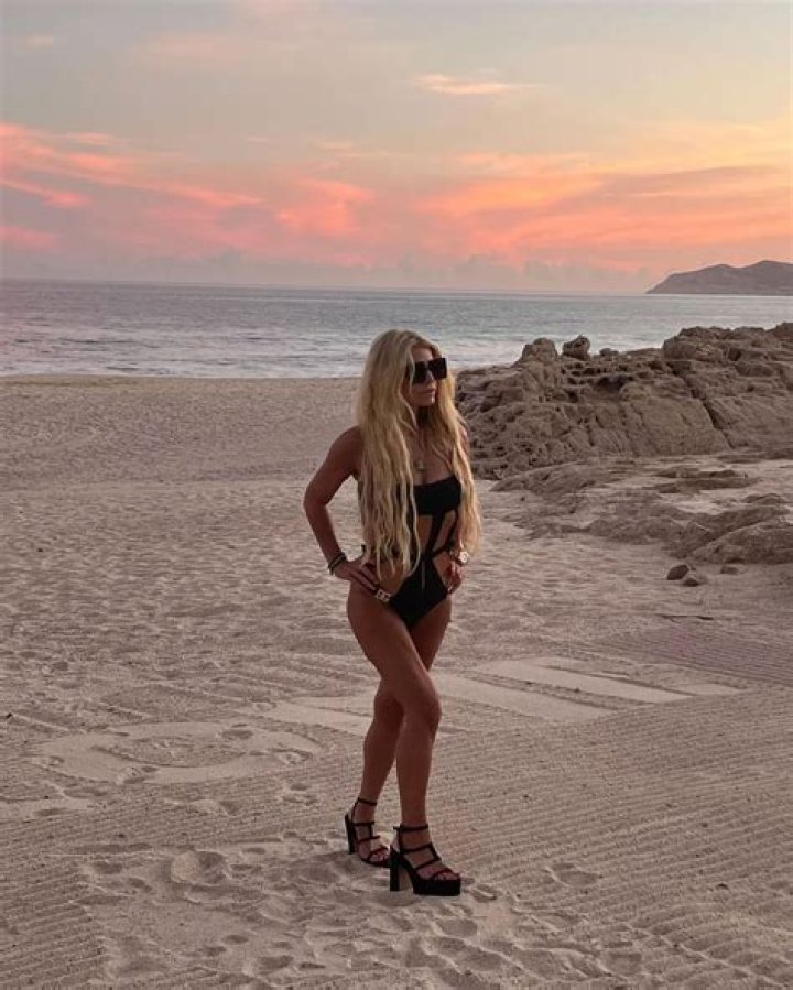 Jessica Simpson Rocks Cutout Swimsuit In Mexico: Photo – Hollywood Life