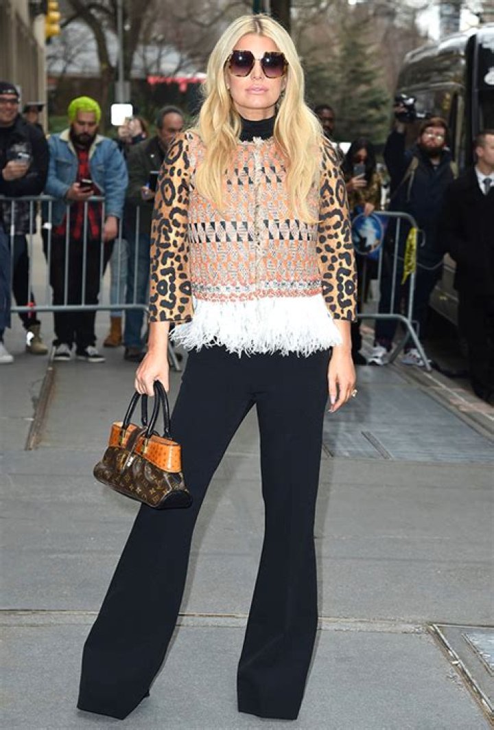 Jessica Simpson Dons Leather Pants For Vacation With Husband: Photos – Hollywood Life