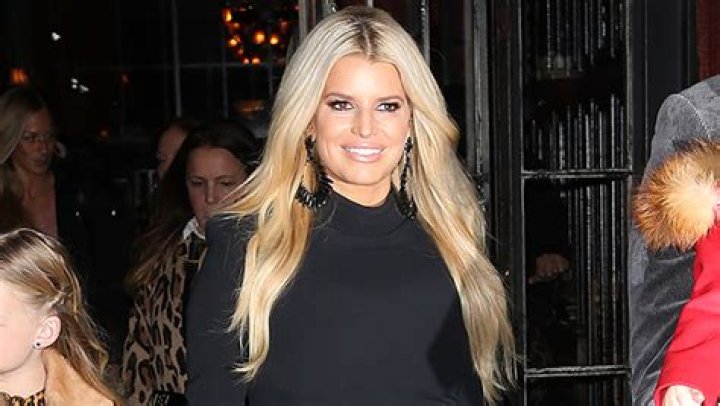 Jessica Simpson Rocks Little Black Dress For Dad’s Birthday – Hollywood Life