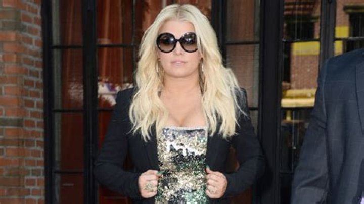 Breasts Almost Pop Out Of Dress – Hollywood Life