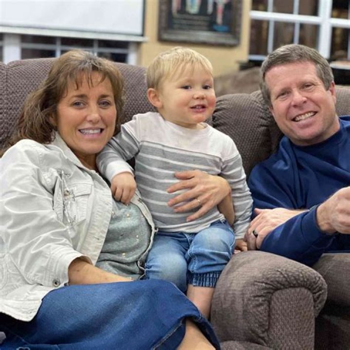 Jim-Bob Duggar Kisses Wife Michelle As They Celebrate Father’s Day With Family After Josh’s Arrest