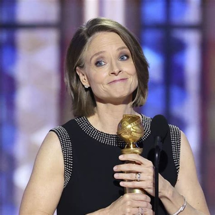 Jodie Foster Reveals Whether She Set Up Aaron Rodgers & Shailene After Thanking Him At Globes