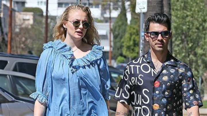Joe Jonas & Pregnant Sophie Turner Join Black Lives Matter Protest: ‘No Justice, No Peace’