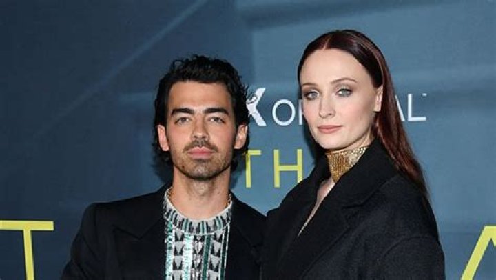 Joe Jonas Shows Off Wedding Ring Amid Sophie Turner Divorce Reports – Hollywood Life