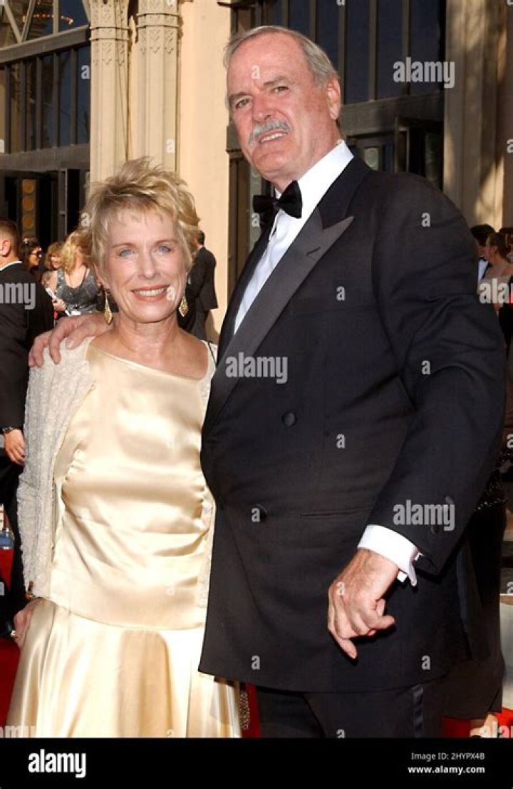 What To Know About The Actor’s 4 Marriages – Hollywood Life