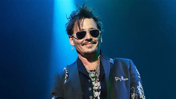 Johnny Depp Makes Comeback As Moonman At VMAs In 1st TV Appearance Since Trial