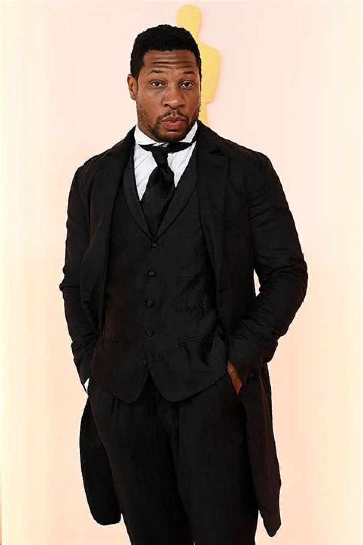 Jonathan Majors & Meagan Good Board Private Plane Together – Hollywood Life