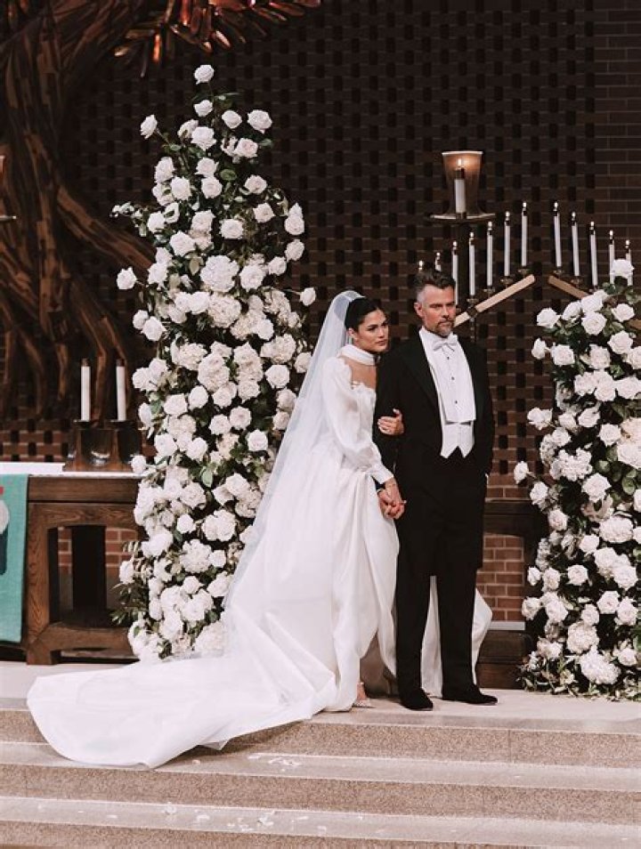 Josh Duhamel & Audra Mari At The ‘Shotgun Wedding’ Premiere: Photos – Hollywood Life