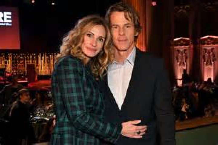 Julia Roberts & Danny Moder: See Photos Of The Couple