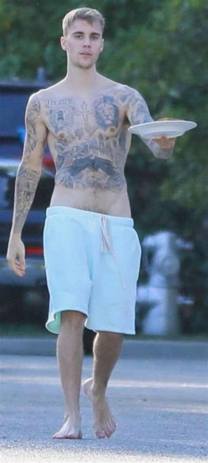 Justin Bieber Goes For Barefoot Bike Ride Amid Quarantine in L.A. – Hollywood Life