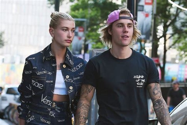 Justin Bieber With Selena Gomez Vs. Hailey Baldwin: Which Was Your Fave Couple Of 2018?