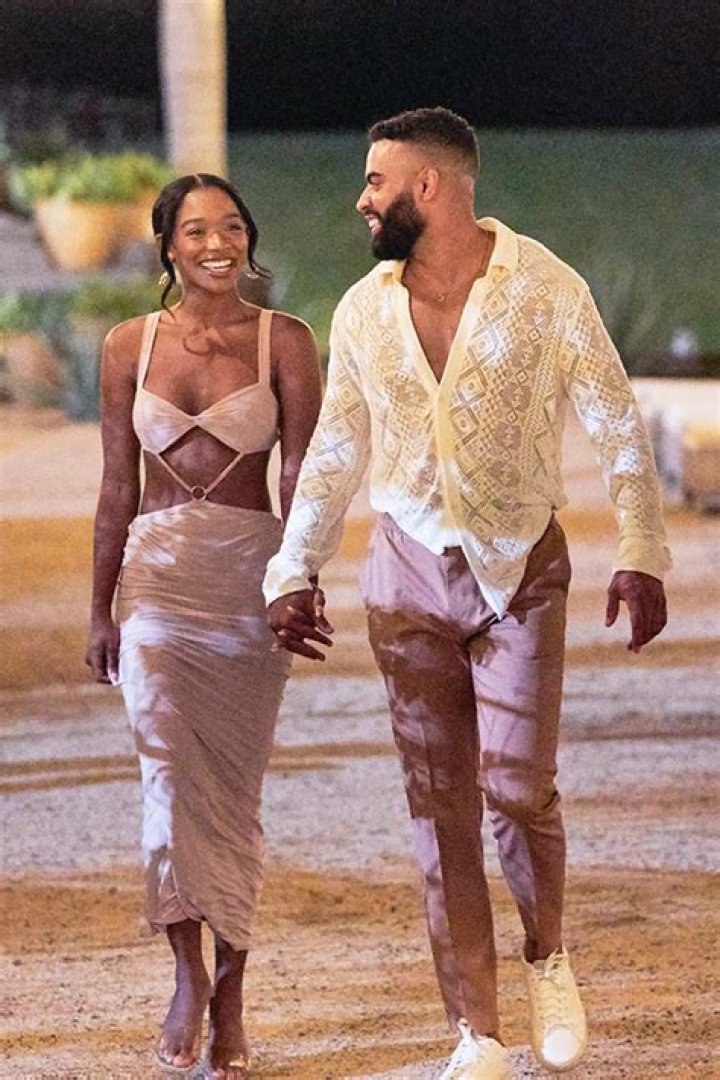 Justin Glaze Talks Eliza Isichei Relationship & Rodney Mathews – Hollywood Life