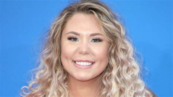 Gets ‘Curtain Bangs’ – Hollywood Life