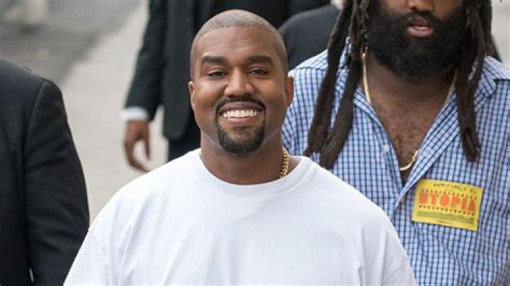 Kanye West In Belize For New Year’s Eve 2021: Video – Hollywood Life