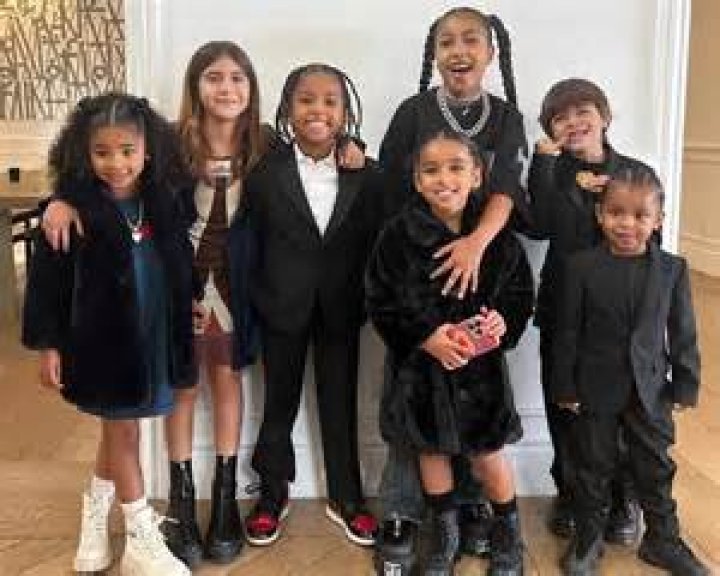 Kardashian Kids Dream, 3, True, 2, Saint, 4 & Chicago, 2, Proudly Show Off Gold Medals In Rob’s New Pic