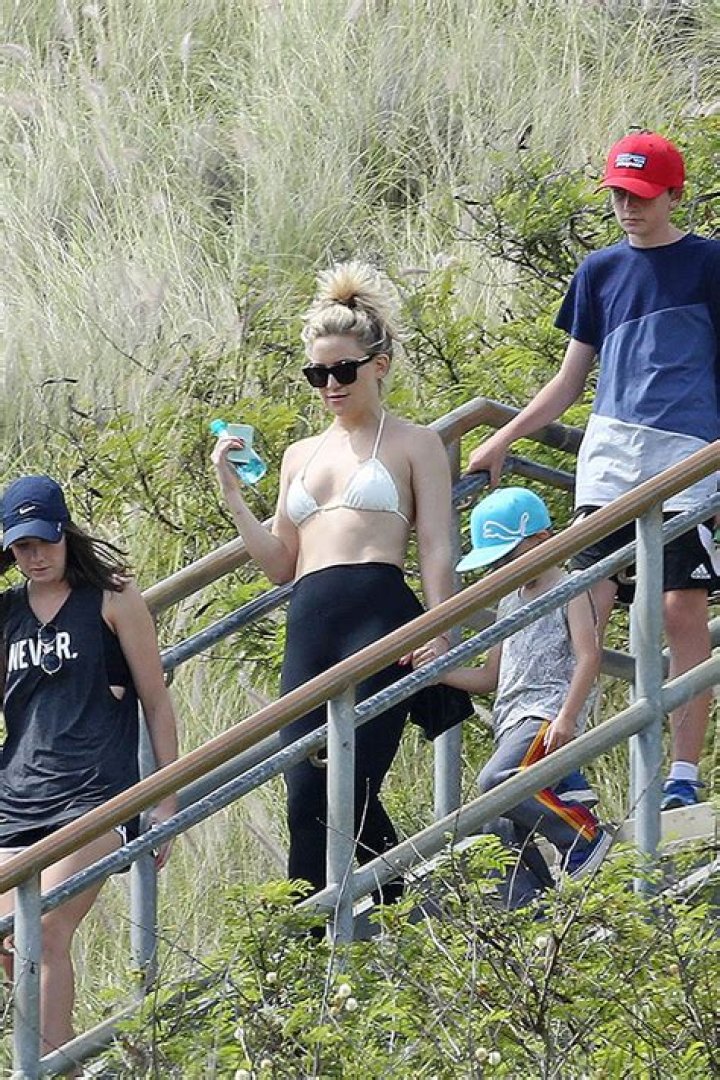 Kate Hudson & Her Three Kids Vacation In Italy Together: Photos – Hollywood Life