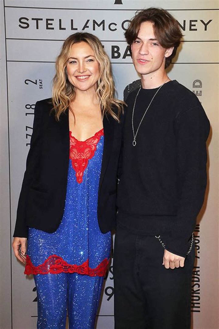 Kate Hudson’s Son Ryder, 18, Is Taller Than Her On NYC Stroll – Hollywood Life