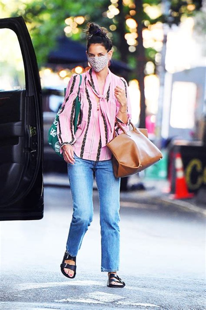 Katie Holmes Cruises Around NYC Carrying $2K Khaite Bag & Wearing A Pretty In Pink Blouse