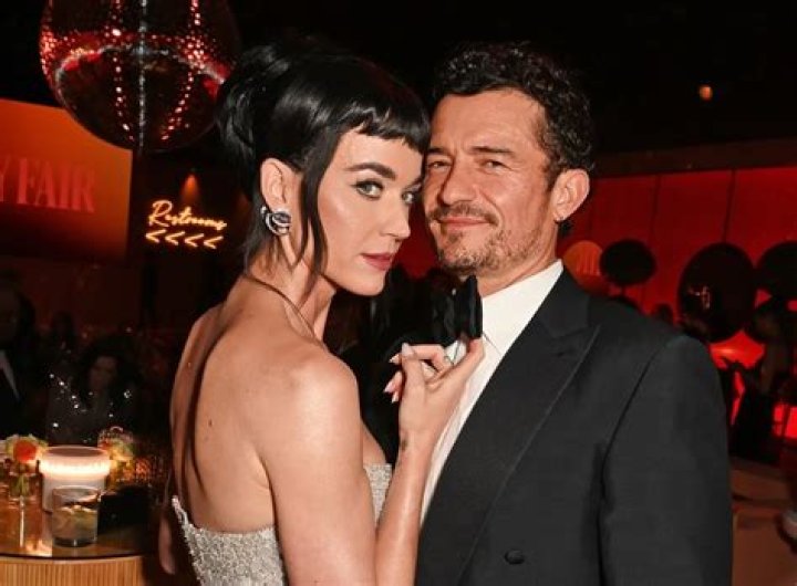 Katy Perry Rocks A Gold Band & Fans Speculate She Secretly Married Orlando Bloom