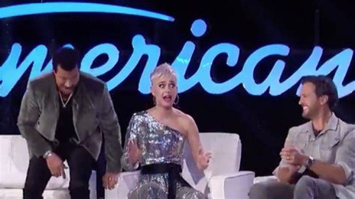 Wardrobe Malfunction On ‘American Idol’ – Hollywood Life