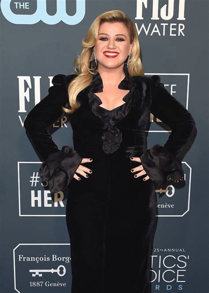 Kelly Clarkson Claims Ex Said She Wasn’t ‘Sexy’ Enough for ‘The Voice’ – Hollywood Life