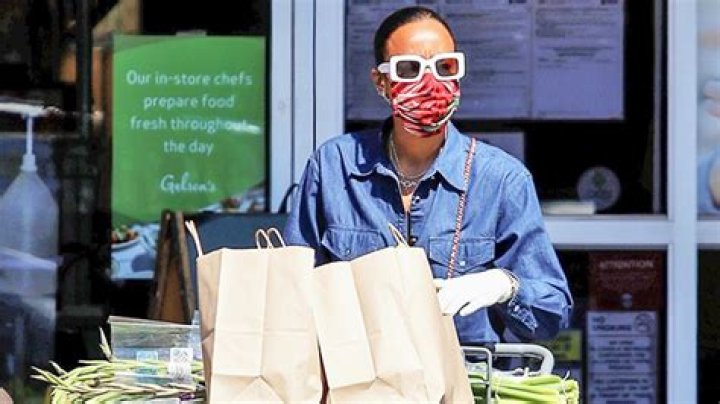 Kelly Rowland Rocks Protective Face Gear & Stunner Shades After Posting ‘Thirst Trap’ Bikini Snap — See Pic