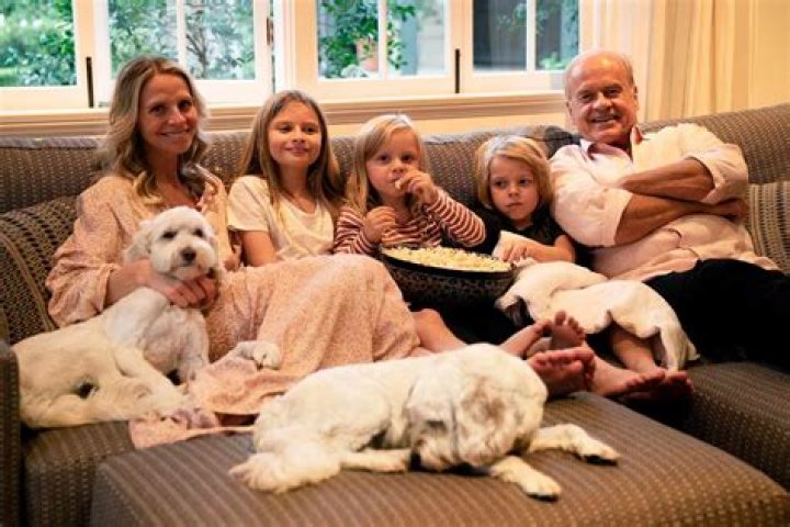 Kelsey Grammer & Wife Kayte Walsh Take Kids On Rare Lunch Outing – Hollywood Life