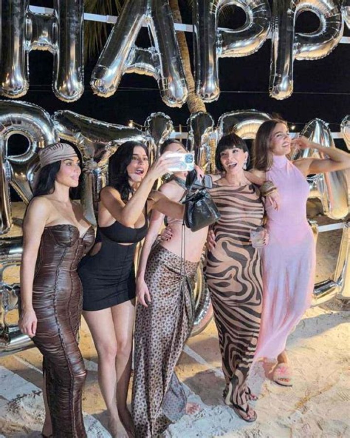 Kendall Jenner’s 22nd Birthday Dinner — Pics