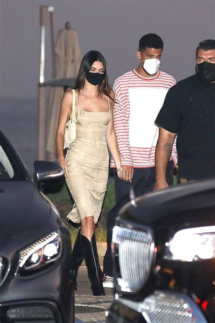 Kendall Jenner & Devin Booker Head To Lunch In NYC During NYFW — Pic – Hollywood Life